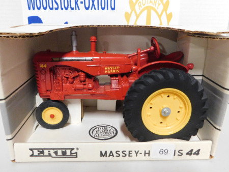 1/16 Ertl Massey Harris 44