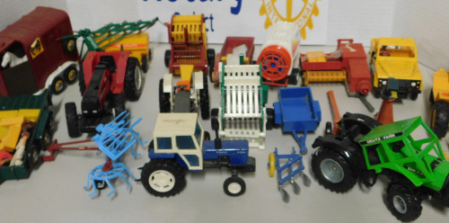 1/32 Lot of 19 Assorted Equipment by Britains