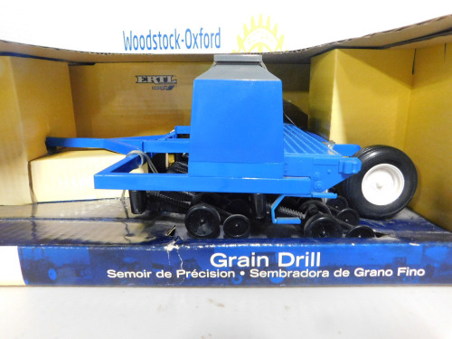 1/16 Ertl New Holland Seed Drill