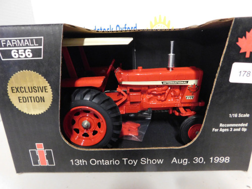 1/16 98 IH 856G Tractor