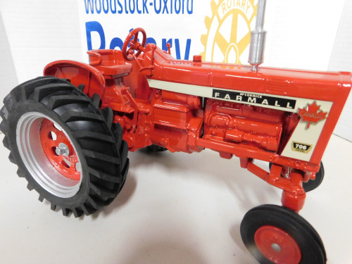 1/16 92 IH 706 Tractor