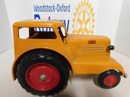 1/16 Minneapolis Moline UDLX Tractor w/cab