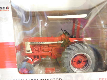 1/16 Farmall 806 Prestige, NIB