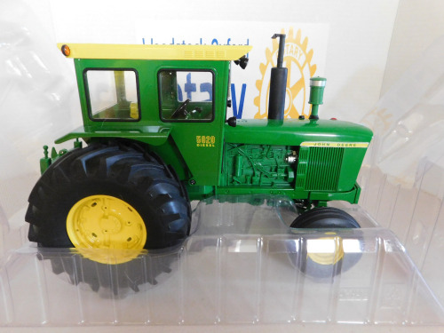 1/16 2 Cylinder 2023 Model 5020/Cab, NIB