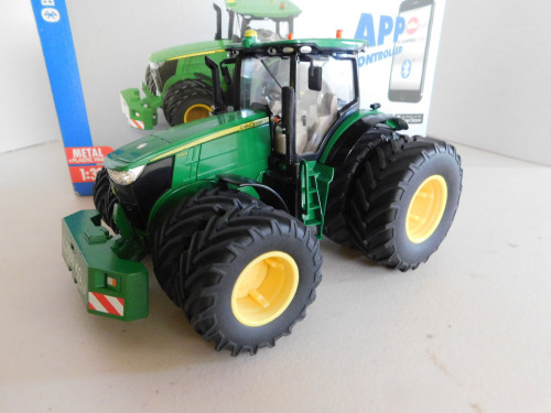 1/32 JD 7290 R w/Duals, Siku Radio Controlled