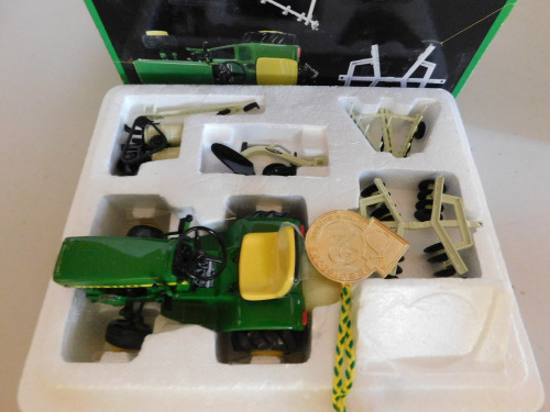 1/16 Ertl JD 140 Lawn & Garden Tractor