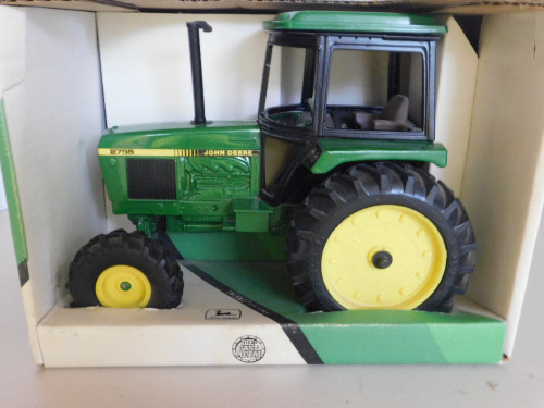 1/16 John Deere 2755 Utility, NIB