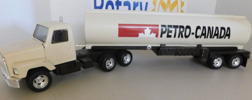 1/16 Ertl International Petro Canada Tanker