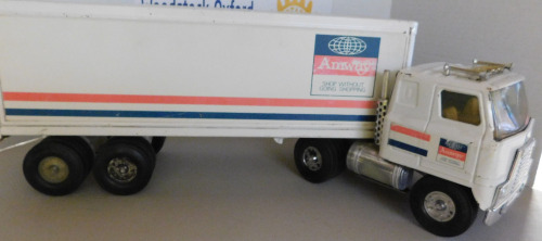 1/16 Ertl Int'l Cabover Amway Tractor Trailer