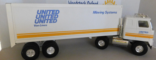 1/16 Ertl Int'l Cabover United Van Lines