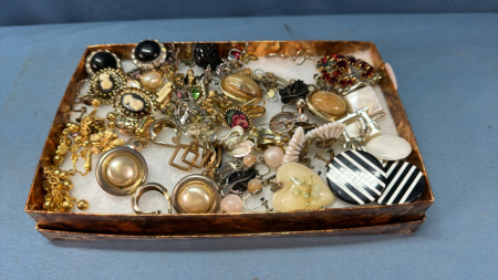 Quantity of Brooches Earrings Etc.