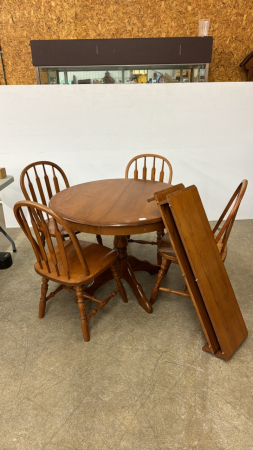 Round Oak Centre Pedestal Table with 2 Leaves & 4 Chairs