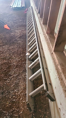 Approx 36ft Aluminum extension ladder