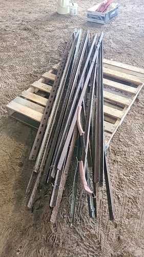 Approx. 20 Steel fence posts