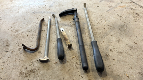 Lot of prybars, wrecking bars, tire iron