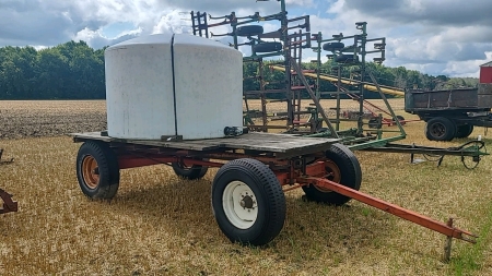 1550 Gallon Poly Tank on Wagon