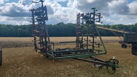 John Deere 35ft Cultivator