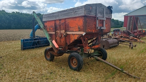 Turnco Approx 200bu Fertilizer Wagon with Auger