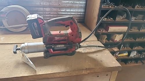 Milwaukee 18 V grease gun