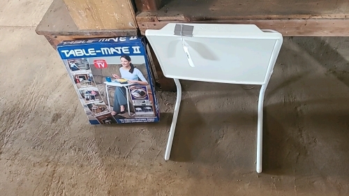 Table mate folding TV table