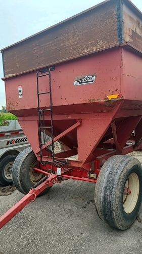 Market 400bu Gravity Wagon