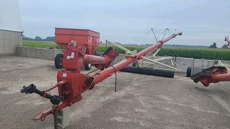 Farm King 1070 PTO auger