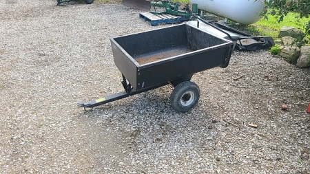 32” x 38” garden dump trailer