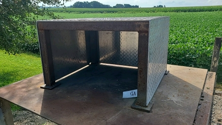 Steel step Unit four sides covered in checker plate