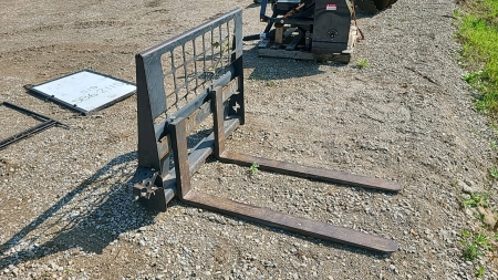 Set of pallet forks for skid steer