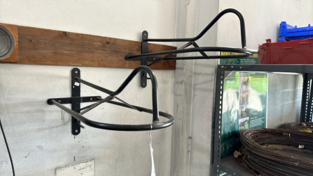 2-Black saddle racks