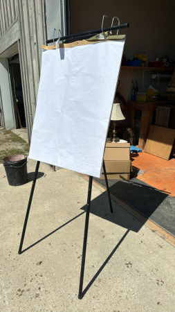 Flipchart tripod and paper