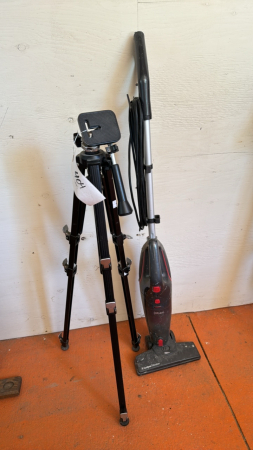 Hammer tripod and electric vacuum