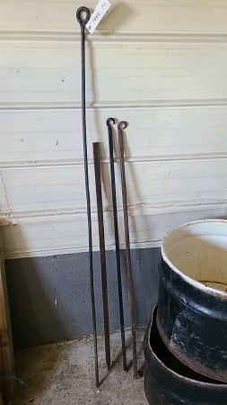 4 Metal Stakes