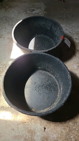 2 Rubber Feed Bowls