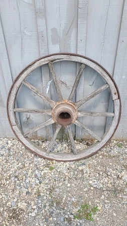 Wooden spoke wheel with steel rim