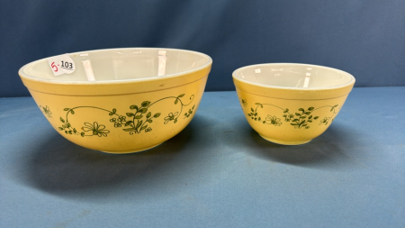 (2) Pyrex Matching Bowls - See Notes