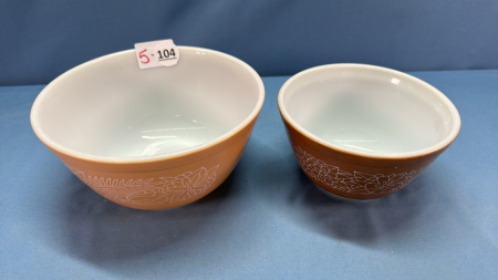 Pair of Pyrex Matching Bowls - See Notes