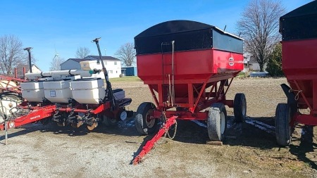 Bruns 400bu Gravity Wagon