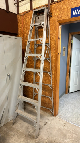 8ft Aluminum Step Ladder