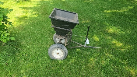 Pull-Type Spreader