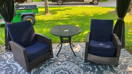 Reclining Swivel Patio Chairs with Metal Table