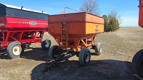 J&M 350bu Gravity Wagon