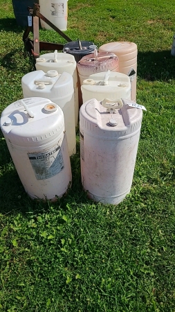 8-15 gallon poly drums