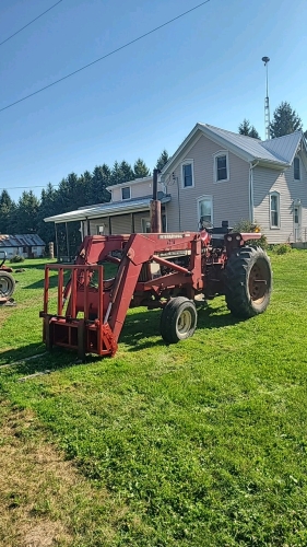 McCormick Farmall 706 Diesel Tractor w/Loader