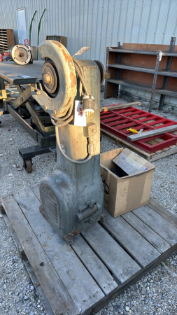 Model M Pedestal Grinder 1HP 550V