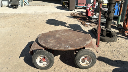 Round Bale Wagon with Rotating Table