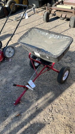 Yard Commander 125lb Trail Type Spreader