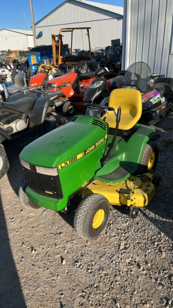 John Deere LX188 Hydro Riding Mower