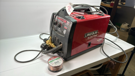 Lincoln Easy Meg 140 Welder w/new spool of wire