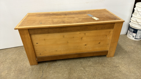 Wood chest with Lid